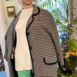 Vintage Houndstooth long light weight coat.
